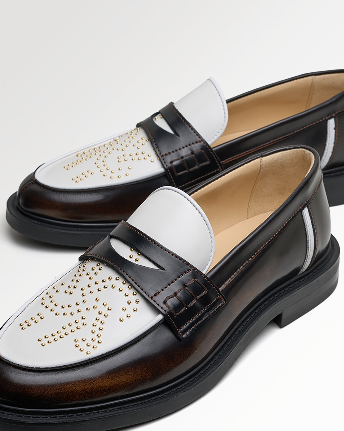 Loafer Gowtu Studs Brown