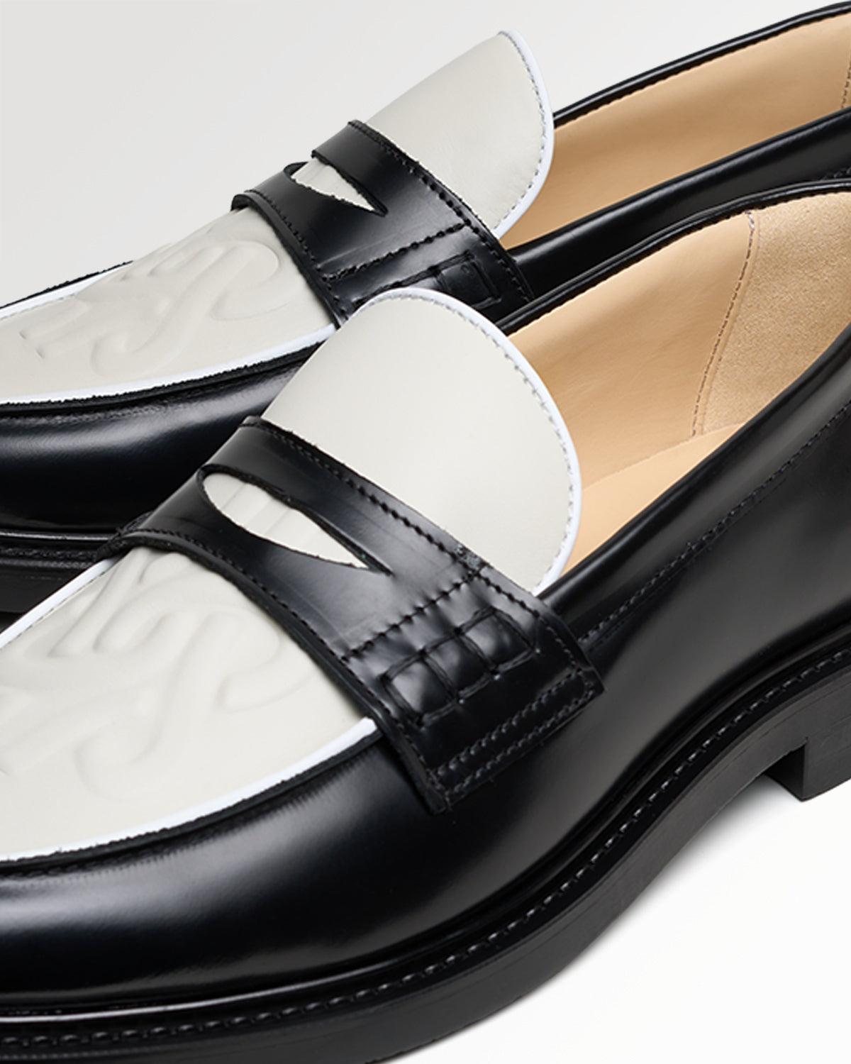 Loafer Gowtu Solid Off White
