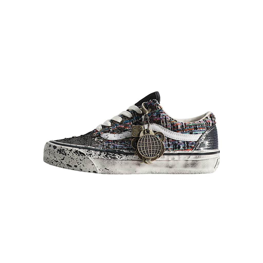 LX OLD SKOOL CHARMS BLACK