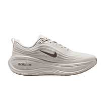 Nike Vomero Plus College Grey Light Iron Ore Gum