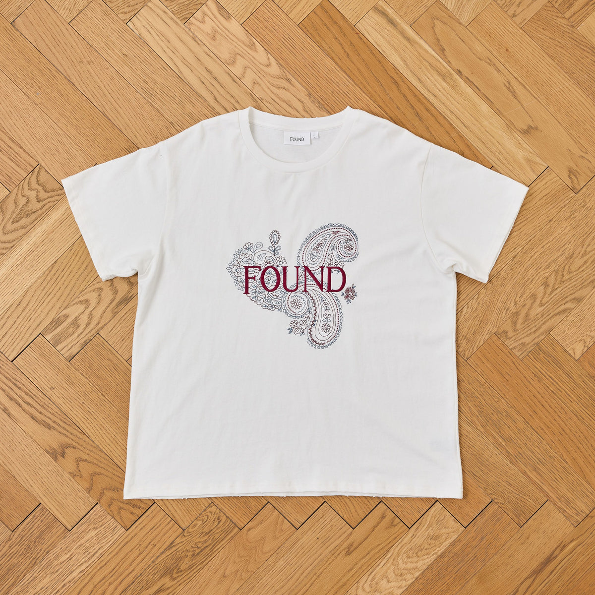 Embroidered Paisley Tee Off White, detail 1