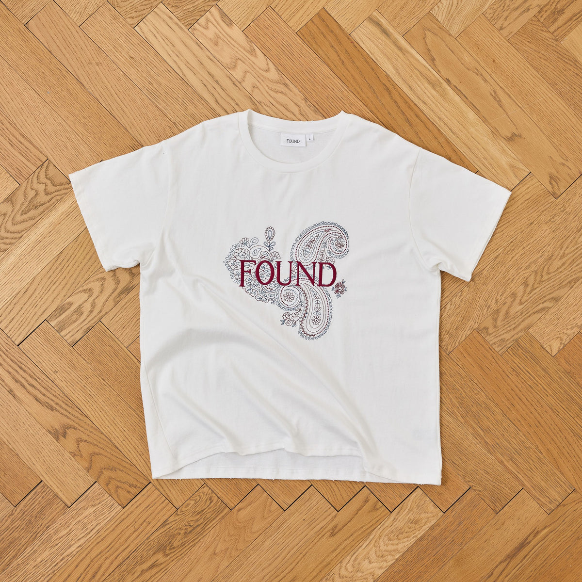 Embroidered Paisley Tee Off White, detail 2