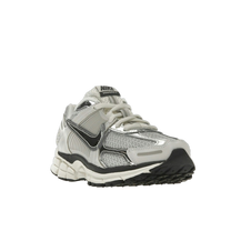 Nike Zoom Vomero 5 Photon Dust Metallic Silver — kolab