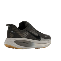 Nike Vomero 18 Medium Ash College Grey · kolab