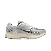 Nike Zoom Vomero 5 Grey Fog Chrome · kolab