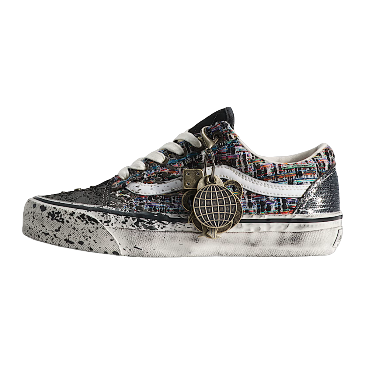 LX OLD SKOOL CHARMS BLACK