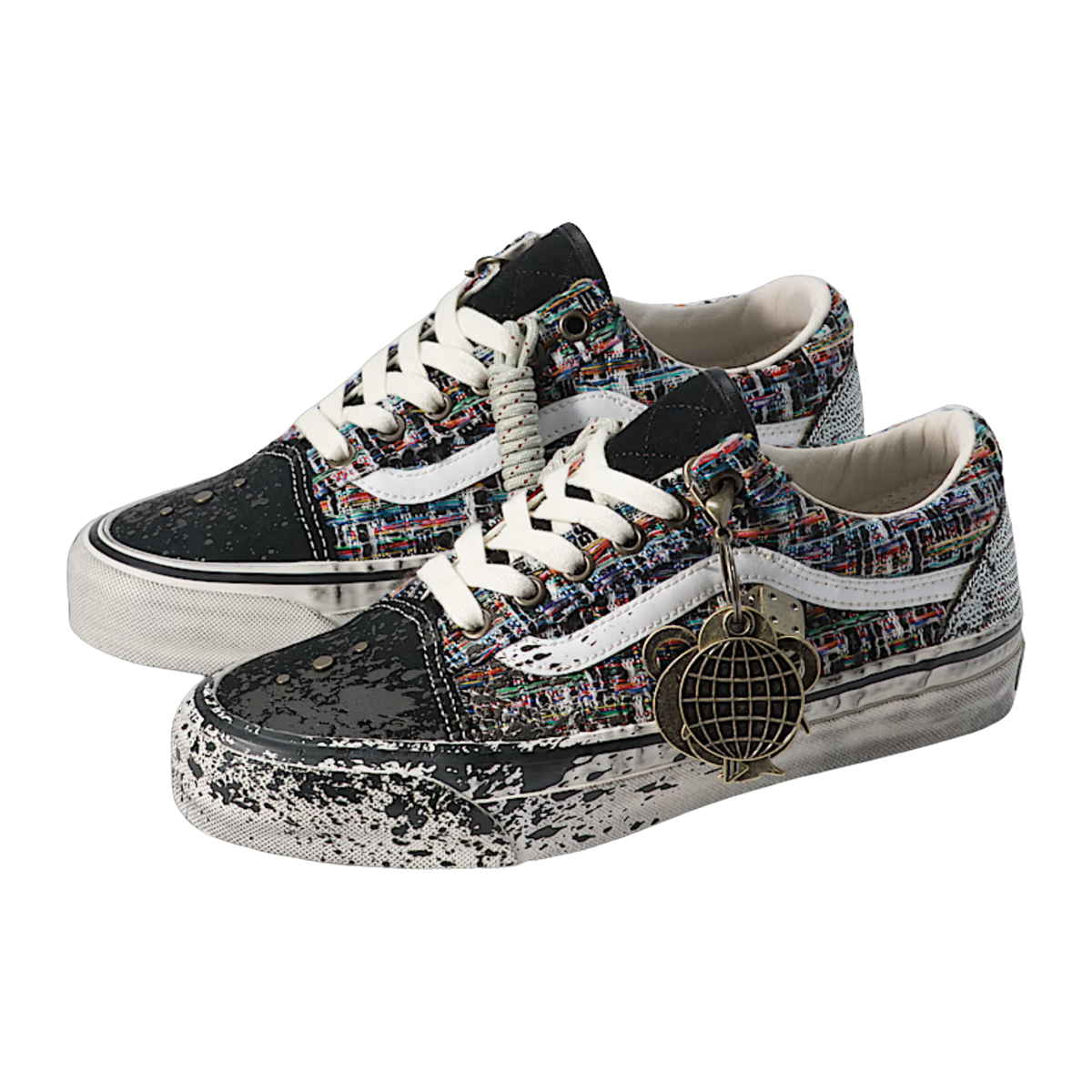 LX OLD SKOOL CHARMS BLACK