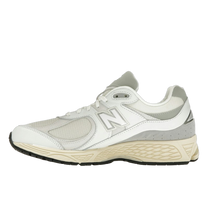 New Balance 2002R White Gold — kolab