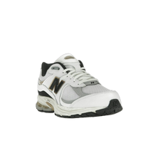 New Balance 2002R White Black Gold Metallic — kolab