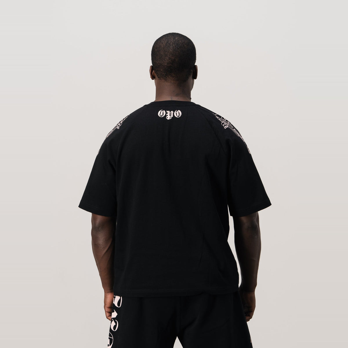 T-shirt Realm OPO Preta